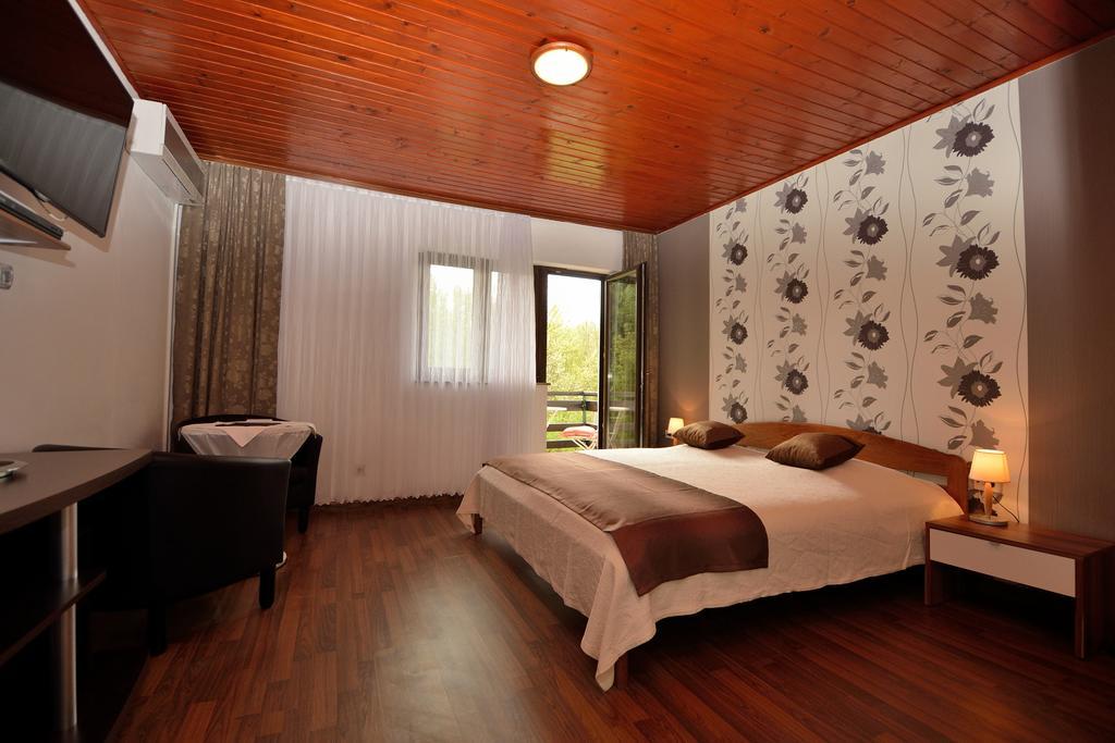 Hotel Plitvice Pansion Lovric Plitvička Jezera Zimmer foto